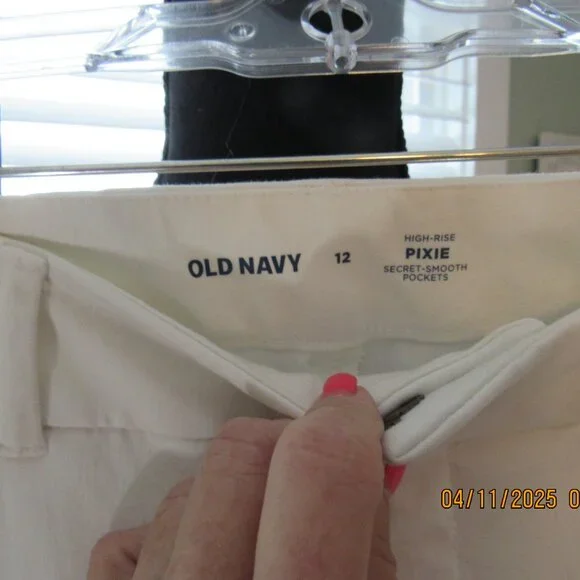 Old Navy Pixie Pants - White - Size 12 - Picture 3 of 3